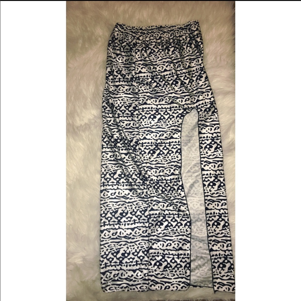 Black and white skirt 🖤